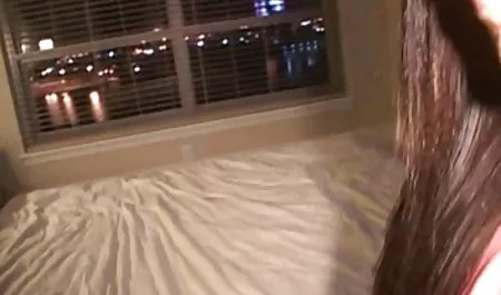 بهترین POV از blowjob و صورت تا سکس برازرس جدید کنون! صحنه بسیار داغ!