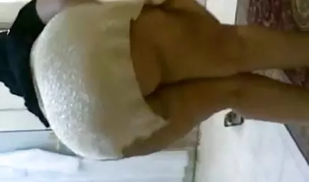 انگشت سبزه Titty و مالش به دوربین سکس۰۲۱ بادامک