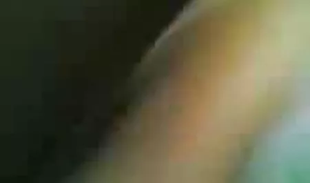 از پشت صحنه فیلم سکسی برازرس blowjob عمیق در چمن