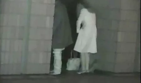 سر سکس خانوادگی برازرس قرمز آماتور محدود دارای الاغ خود است که توسط استاد استفاده می شود
